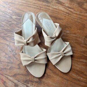 Vintage 2000’s Y2K Talbots Cream Bow Slip-On Kitten Heels
